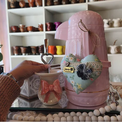 Set de mate con termo de valentina (rosa), guampa cerámica moño y bombilla de corazón inox , image 1